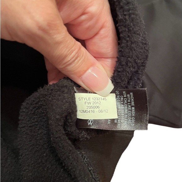 Under Armour Black Hoodie with White Accents Size L - Picture 10 of 10